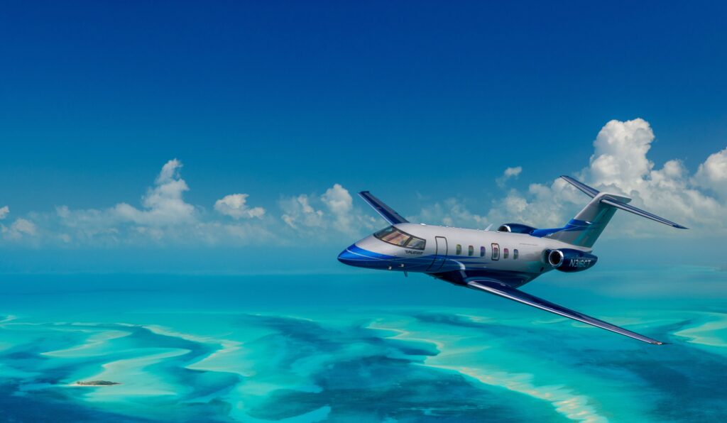 pilatus 24 fyling over islands
